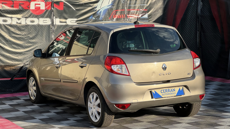 Photo 4 de l'offre de RENAULT CLIO III 1.5 DCI 75CH EXPRESSION CLIM ECOÂ² 5P à 5990€ chez Cerran Automobile