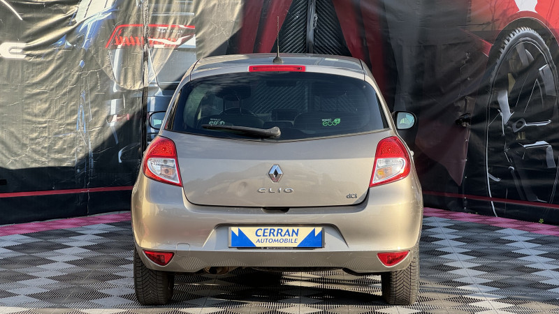 Photo 36 de l'offre de RENAULT CLIO III 1.5 DCI 75CH EXPRESSION CLIM ECOÂ² 5P à 5990€ chez Cerran Automobile