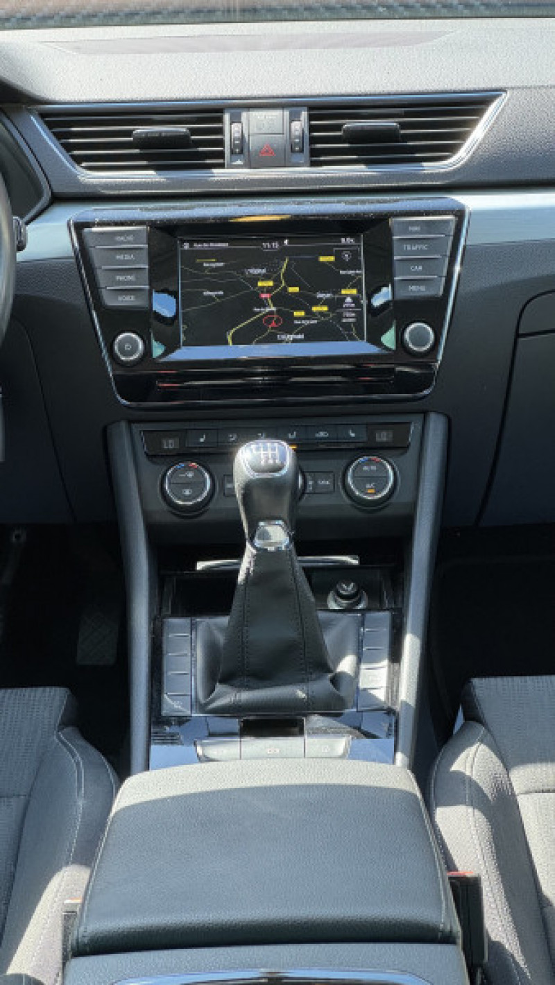 Photo 15 de l'offre de SKODA SUPERB COMBI 2.0 TDI 150 GREENTEC AMBITION à 13990€ chez Cerran Automobile