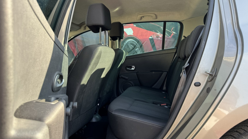 Photo 7 de l'offre de RENAULT CLIO III 1.5 DCI 75CH EXPRESSION CLIM ECOÂ² 5P à 5990€ chez Cerran Automobile