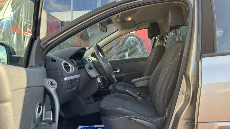 Photo 5 de l'offre de RENAULT CLIO III 1.5 DCI 75CH EXPRESSION CLIM ECOÂ² 5P à 5990€ chez Cerran Automobile