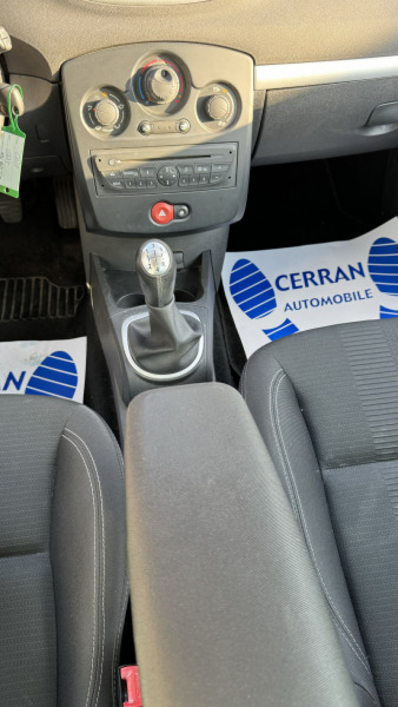 Photo 16 de l'offre de RENAULT CLIO III 1.5 DCI 75CH EXPRESSION CLIM ECOÂ² 5P à 5990€ chez Cerran Automobile