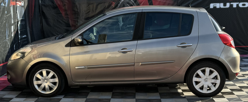 Photo 9 de l'offre de RENAULT CLIO III 1.5 DCI 75CH EXPRESSION CLIM ECOÂ² 5P à 5990€ chez Cerran Automobile