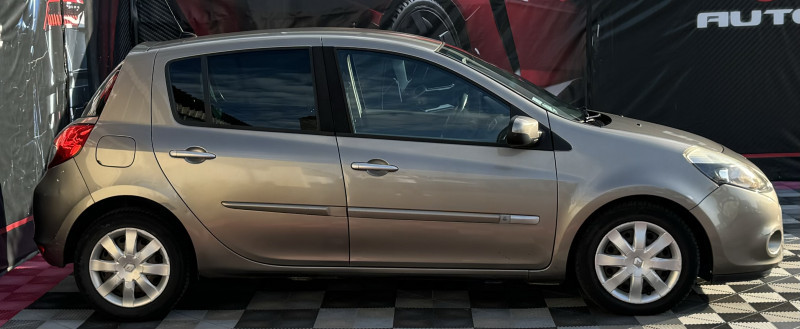 Photo 3 de l'offre de RENAULT CLIO III 1.5 DCI 75CH EXPRESSION CLIM ECOÂ² 5P à 5990€ chez Cerran Automobile