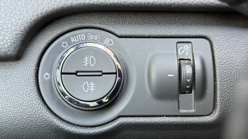 Photo 15 de l'offre de OPEL INSIGNIA 2.0 CDTI ECOFLEX 140CH COSMO START&STOP 5P à 7990€ chez Cerran Automobile