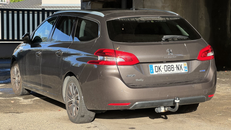 Photo 4 de l'offre de PEUGEOT 308 SW 1.6 BLUEHDI FAP 120CH ALLURE à 7990€ chez Cerran Automobile