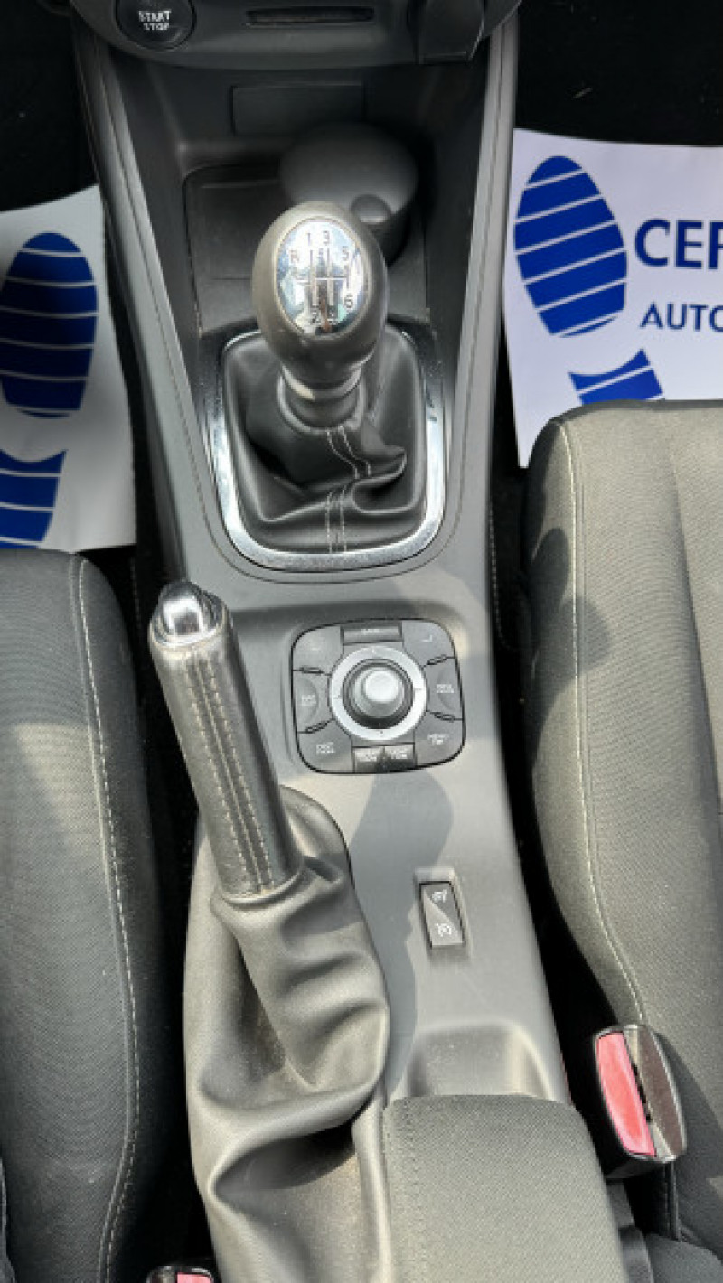 Photo 19 de l'offre de RENAULT MEGANE III 1.5 DCI 110CH ENERGY LIMITED ECOÂ² 2015 à 7490€ chez Cerran Automobile