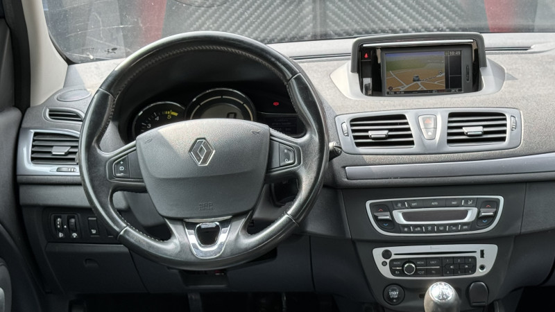 Photo 25 de l'offre de RENAULT MEGANE III 1.5 DCI 110CH ENERGY LIMITED ECOÂ² 2015 à 7490€ chez Cerran Automobile
