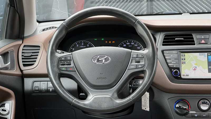 Photo 27 de l'offre de HYUNDAI I20 1.2 84 CREATIVE à 6990€ chez Cerran Automobile