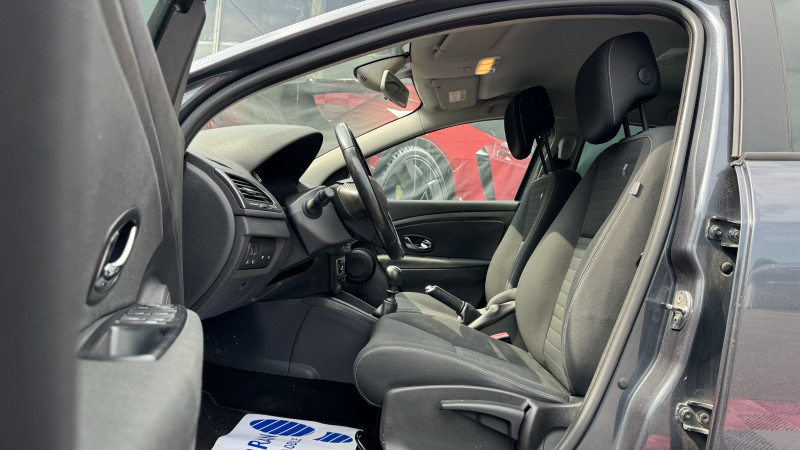 Photo 6 de l'offre de RENAULT MEGANE III 1.5 DCI 110CH ENERGY LIMITED ECOÂ² 2015 à 7490€ chez Cerran Automobile