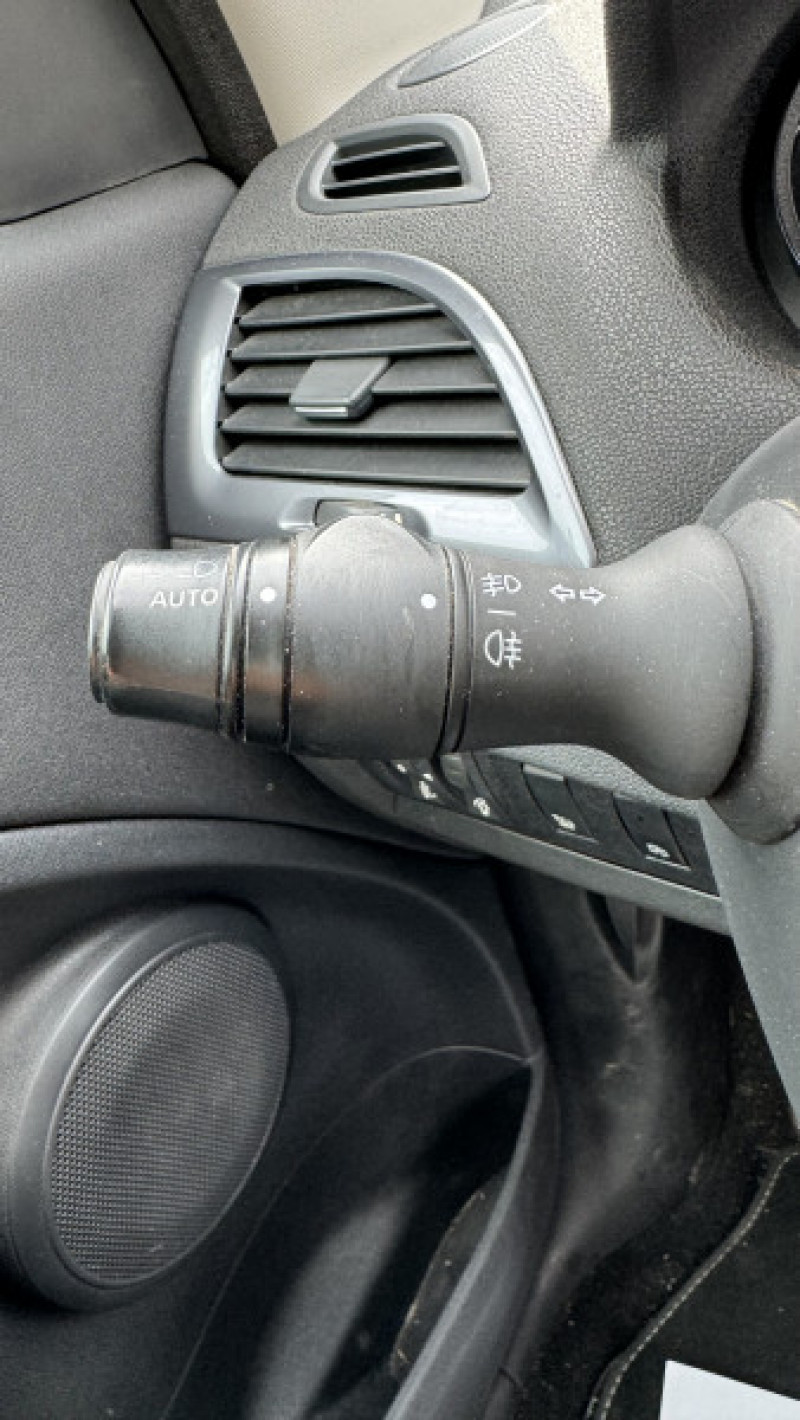 Photo 13 de l'offre de RENAULT MEGANE III 1.5 DCI 110CH ENERGY LIMITED ECOÂ² 2015 à 7490€ chez Cerran Automobile