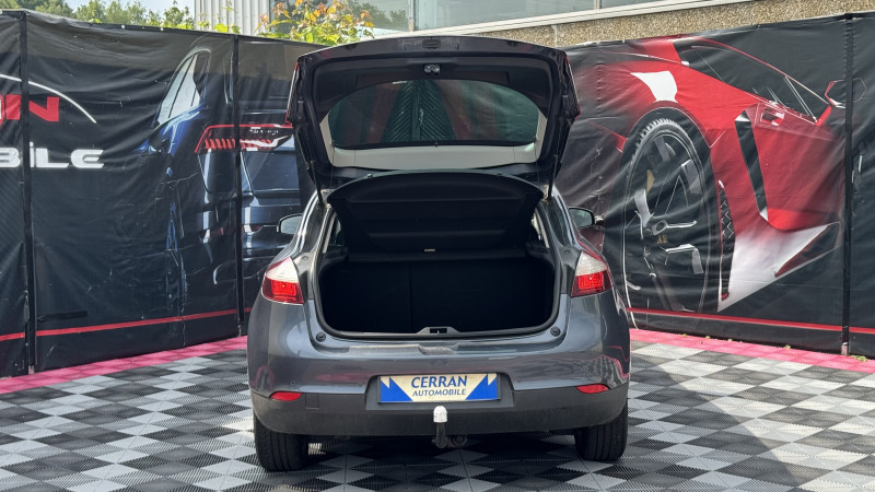Photo 9 de l'offre de RENAULT MEGANE III 1.5 DCI 110CH ENERGY LIMITED ECOÂ² 2015 à 7490€ chez Cerran Automobile