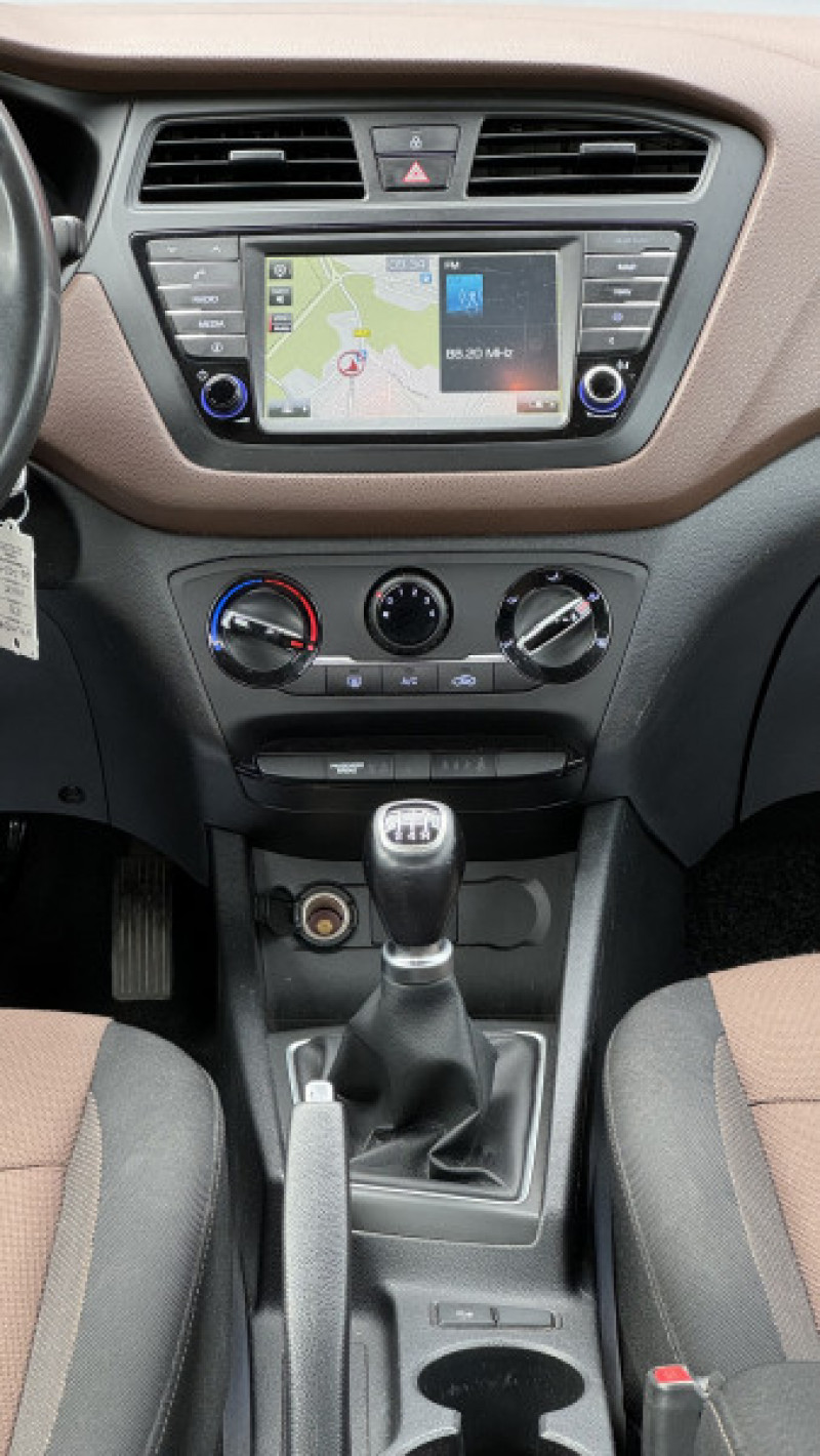 Photo 20 de l'offre de HYUNDAI I20 1.2 84 CREATIVE à 6990€ chez Cerran Automobile