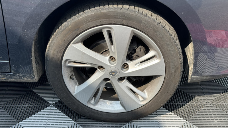 Photo 33 de l'offre de RENAULT MEGANE III 1.5 DCI 110CH ENERGY LIMITED ECOÂ² 2015 à 7490€ chez Cerran Automobile