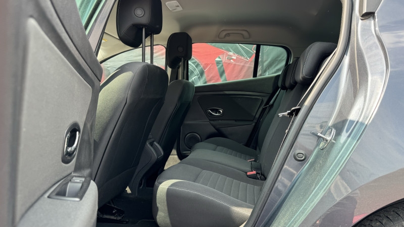 Photo 7 de l'offre de RENAULT MEGANE III 1.5 DCI 110CH ENERGY LIMITED ECOÂ² 2015 à 7490€ chez Cerran Automobile