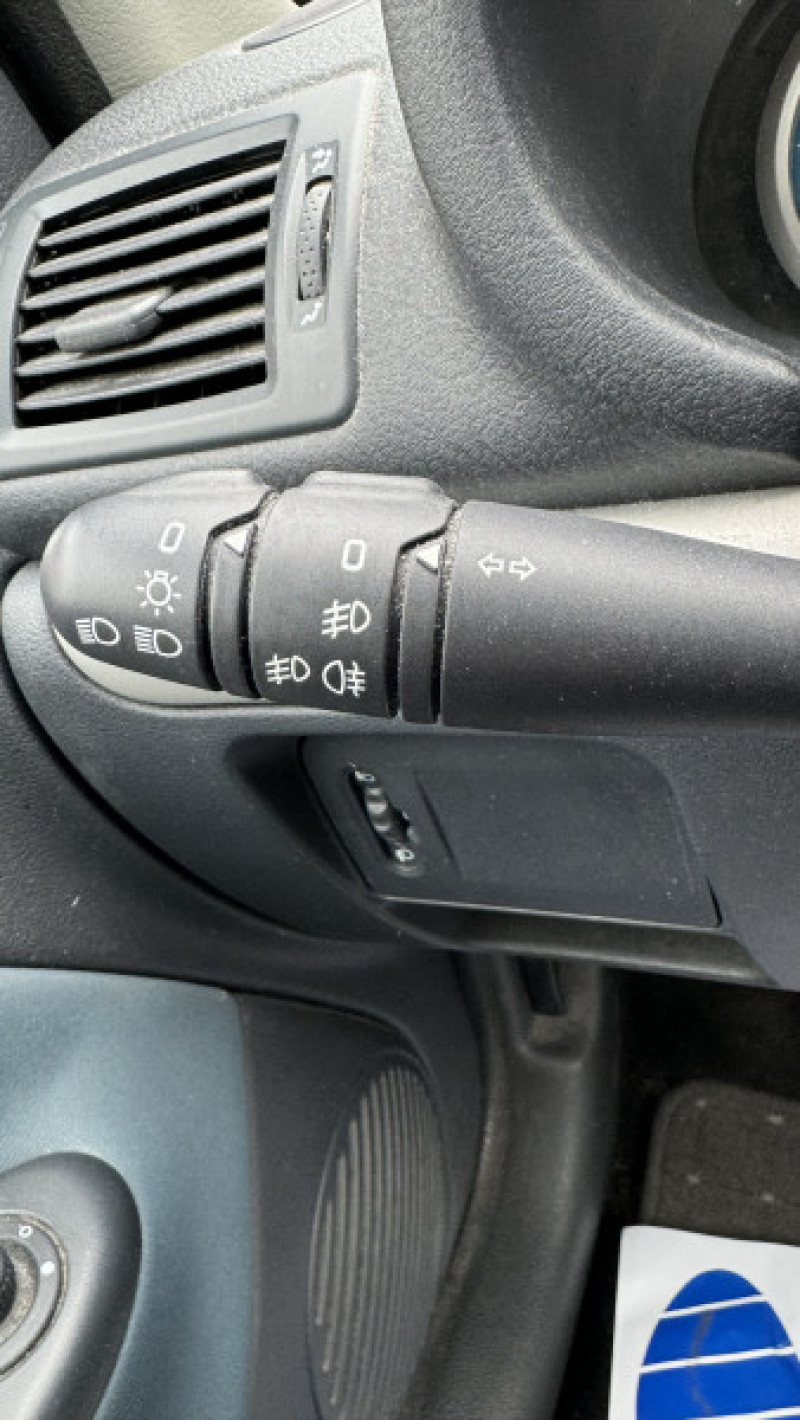 Photo 12 de l'offre de RENAULT CLIO II 1.5 DCI 65CH CAMPUS 5P à 3990€ chez Cerran Automobile