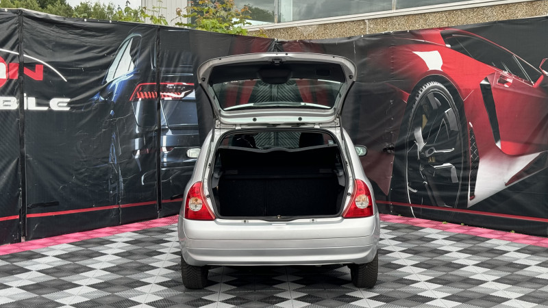 Photo 8 de l'offre de RENAULT CLIO II 1.5 DCI 65CH CAMPUS 5P à 3990€ chez Cerran Automobile