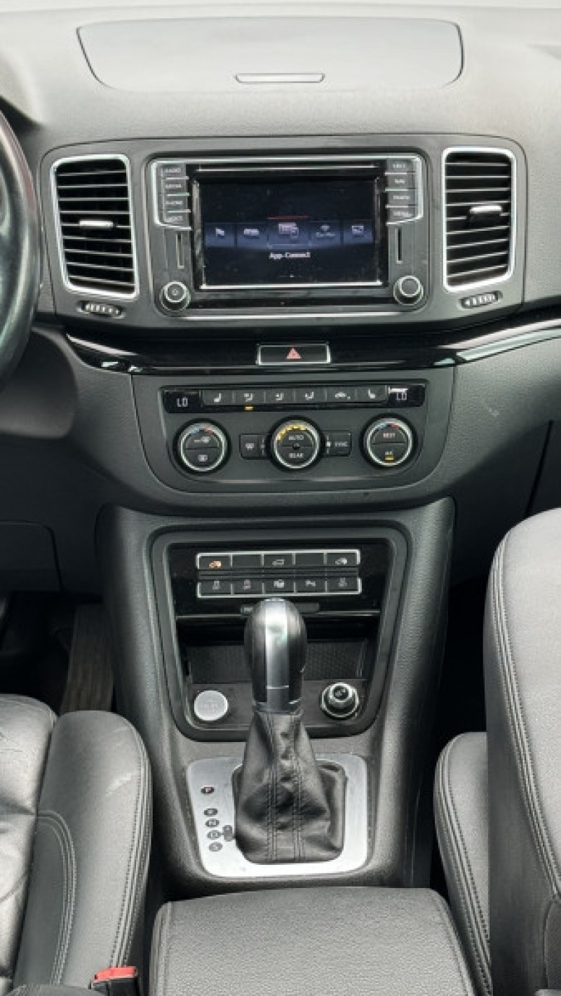 Photo 23 de l'offre de VOLKSWAGEN SHARAN 2.0 TDI 150CH BLUEMOTION TECHNOLOGY CARAT DSG6 à 19990€ chez Cerran Automobile