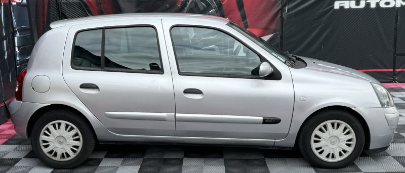 Photo 10 de l'offre de RENAULT CLIO II 1.5 DCI 65CH CAMPUS 5P à 3990€ chez Cerran Automobile