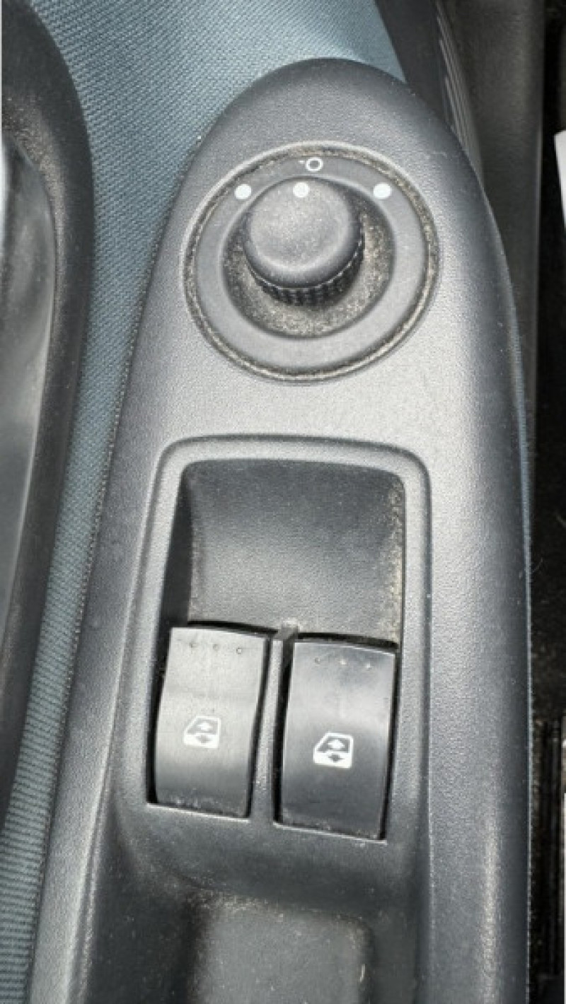 Photo 16 de l'offre de RENAULT CLIO II 1.5 DCI 65CH CAMPUS 5P à 3990€ chez Cerran Automobile
