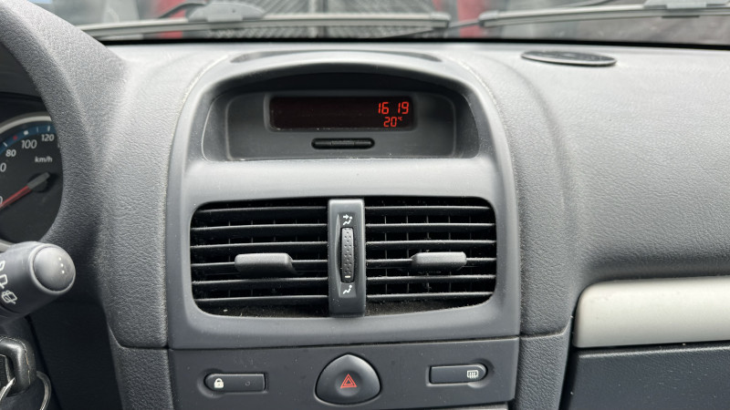 Photo 15 de l'offre de RENAULT CLIO II 1.5 DCI 65CH CAMPUS 5P à 3990€ chez Cerran Automobile