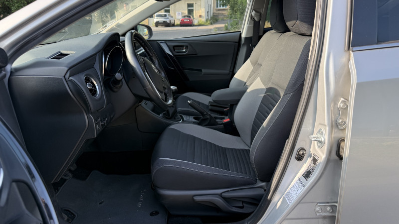 Photo 46 de l'offre de TOYOTA AURIS 1.2 TURBO 116CH TECHNOLINE à 11990€ chez Cerran Automobile