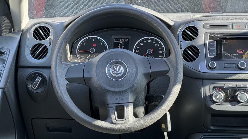 Photo 23 de l'offre de VOLKSWAGEN TIGUAN 2.0 TDI 110CH BLUEMOTION TECHNOLOGY FAP à 8990€ chez Cerran Automobile