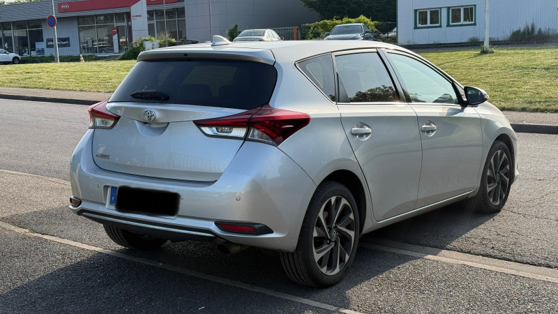 Photo 10 de l'offre de TOYOTA AURIS 1.2 TURBO 116CH TECHNOLINE à 11990€ chez Cerran Automobile