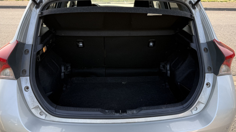 Photo 8 de l'offre de TOYOTA AURIS 1.2 TURBO 116CH TECHNOLINE à 11990€ chez Cerran Automobile