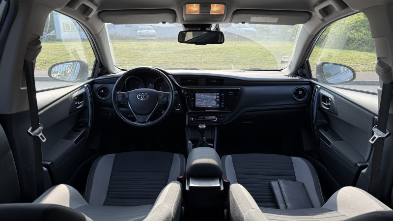 Photo 5 de l'offre de TOYOTA AURIS 1.2 TURBO 116CH TECHNOLINE à 11990€ chez Cerran Automobile