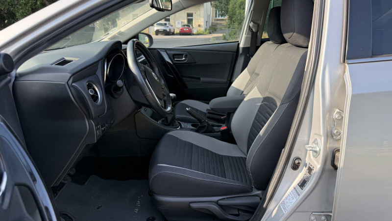 Photo 6 de l'offre de TOYOTA AURIS 1.2 TURBO 116CH TECHNOLINE à 11990€ chez Cerran Automobile