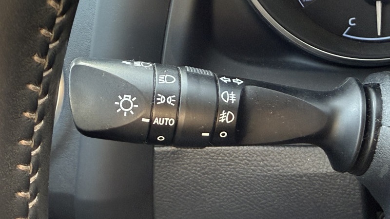Photo 14 de l'offre de TOYOTA AURIS 1.2 TURBO 116CH TECHNOLINE à 11990€ chez Cerran Automobile