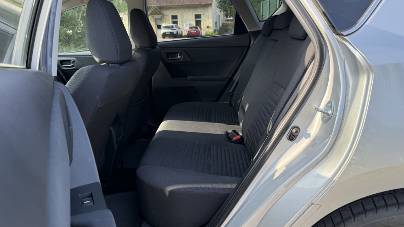 Photo 7 de l'offre de TOYOTA AURIS 1.2 TURBO 116CH TECHNOLINE à 11990€ chez Cerran Automobile