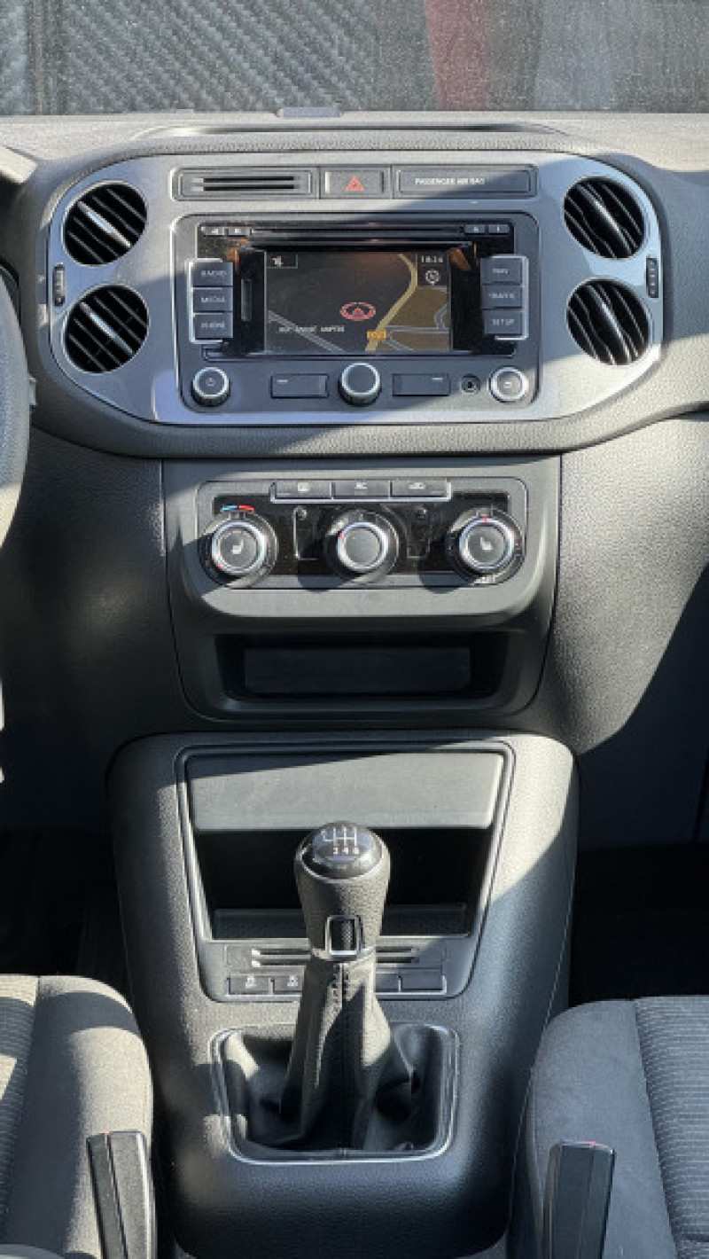 Photo 21 de l'offre de VOLKSWAGEN TIGUAN 2.0 TDI 110CH BLUEMOTION TECHNOLOGY FAP à 8990€ chez Cerran Automobile