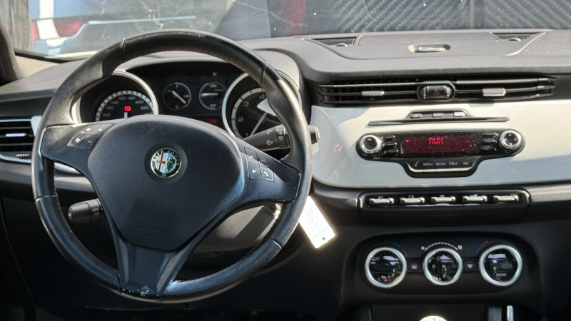 Photo 26 de l'offre de ALFA ROMEO GIULIETTA 1.6 JTDM DISTINCTIVE STOP&START à 5990€ chez Cerran Automobile