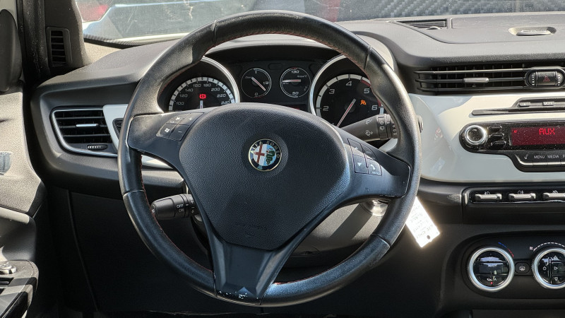 Photo 27 de l'offre de ALFA ROMEO GIULIETTA 1.6 JTDM DISTINCTIVE STOP&START à 5990€ chez Cerran Automobile
