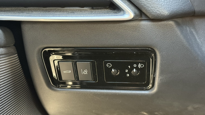 Photo 20 de l'offre de JAGUAR XE 2.0 240CH PURE BVA8 à 17990€ chez Cerran Automobile