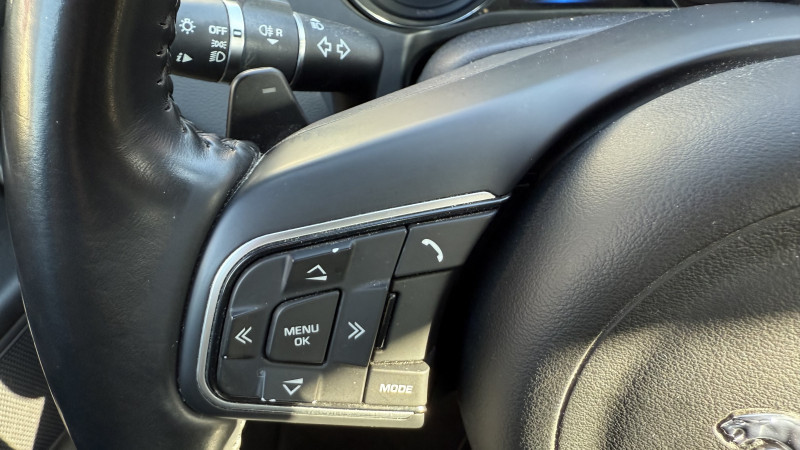 Photo 17 de l'offre de JAGUAR XE 2.0 240CH PURE BVA8 à 17990€ chez Cerran Automobile