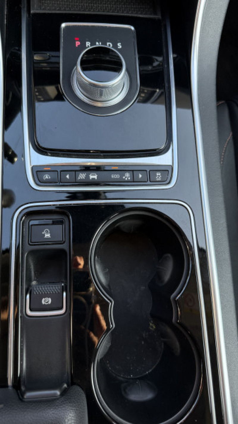 Photo 16 de l'offre de JAGUAR XE 2.0 240CH PURE BVA8 à 17990€ chez Cerran Automobile