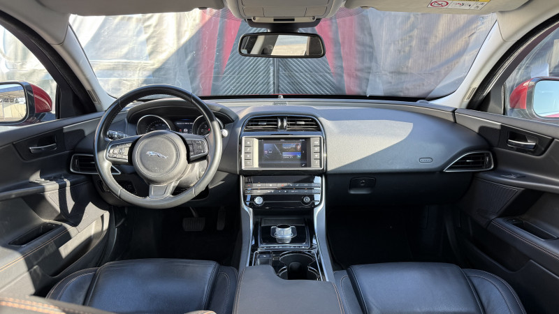 Photo 7 de l'offre de JAGUAR XE 2.0 240CH PURE BVA8 à 17990€ chez Cerran Automobile