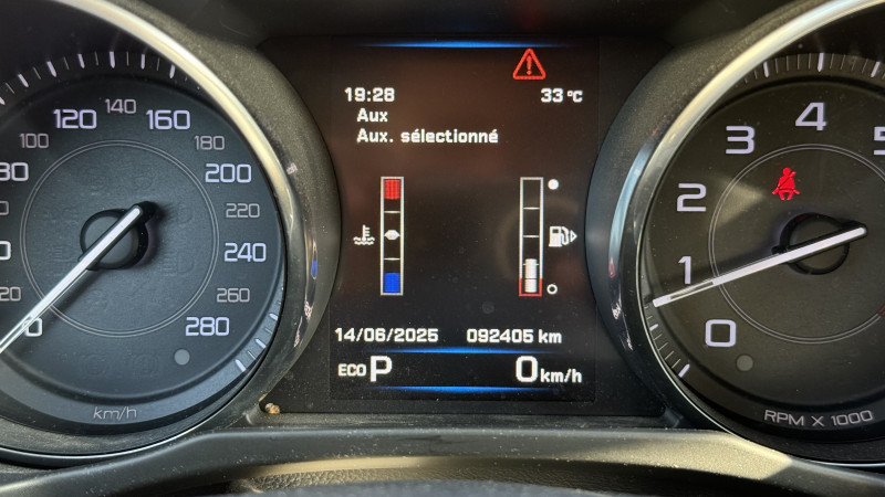 Photo 26 de l'offre de JAGUAR XE 2.0 240CH PURE BVA8 à 17990€ chez Cerran Automobile