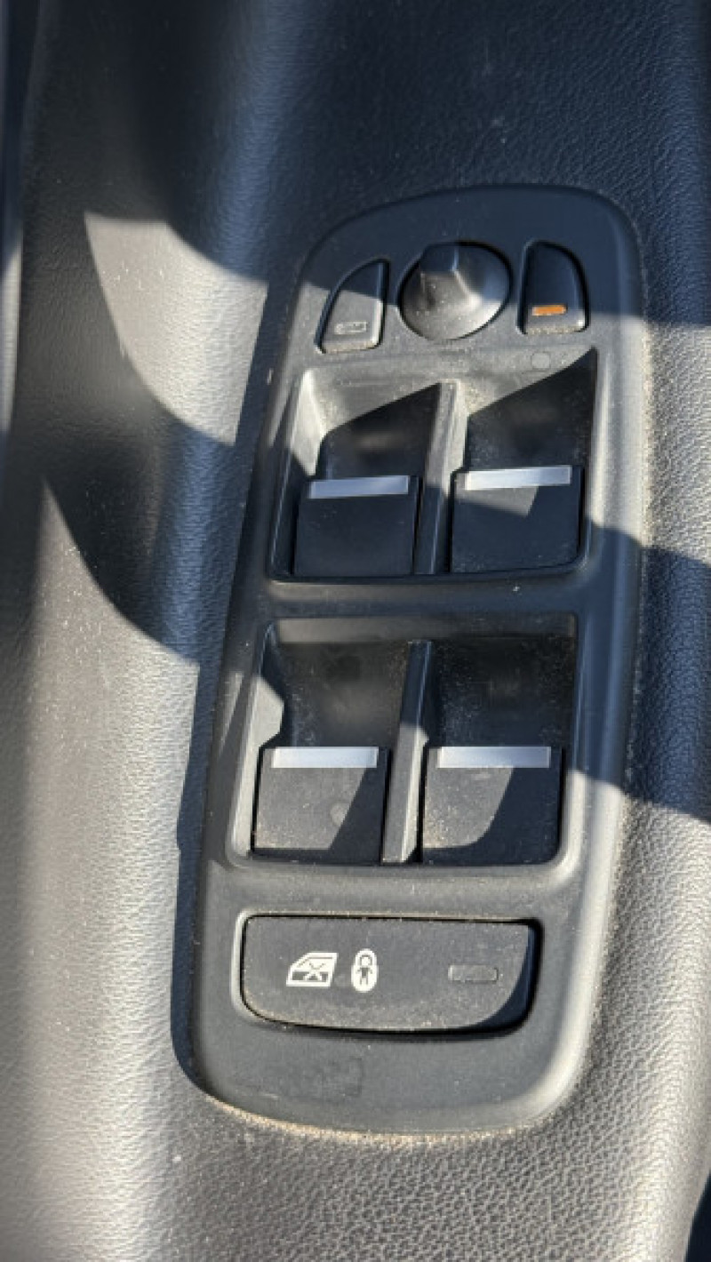 Photo 13 de l'offre de JAGUAR XE 2.0 240CH PURE BVA8 à 17990€ chez Cerran Automobile