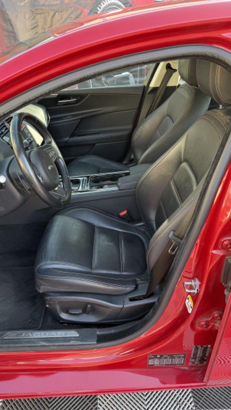 Photo 6 de l'offre de JAGUAR XE 2.0 240CH PURE BVA8 à 17990€ chez Cerran Automobile
