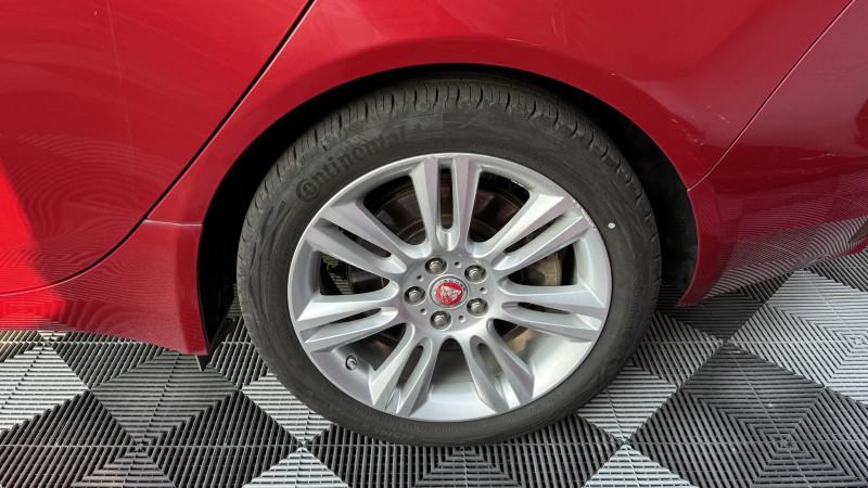Photo 35 de l'offre de JAGUAR XE 2.0 240CH PURE BVA8 à 17990€ chez Cerran Automobile