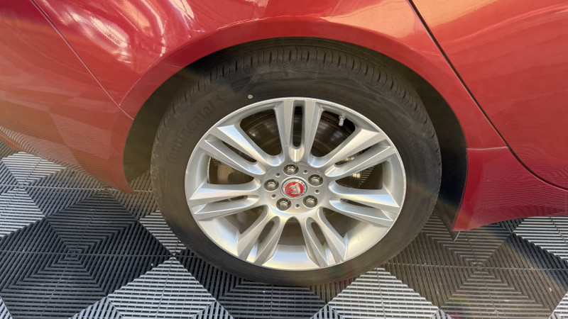 Photo 34 de l'offre de JAGUAR XE 2.0 240CH PURE BVA8 à 17990€ chez Cerran Automobile