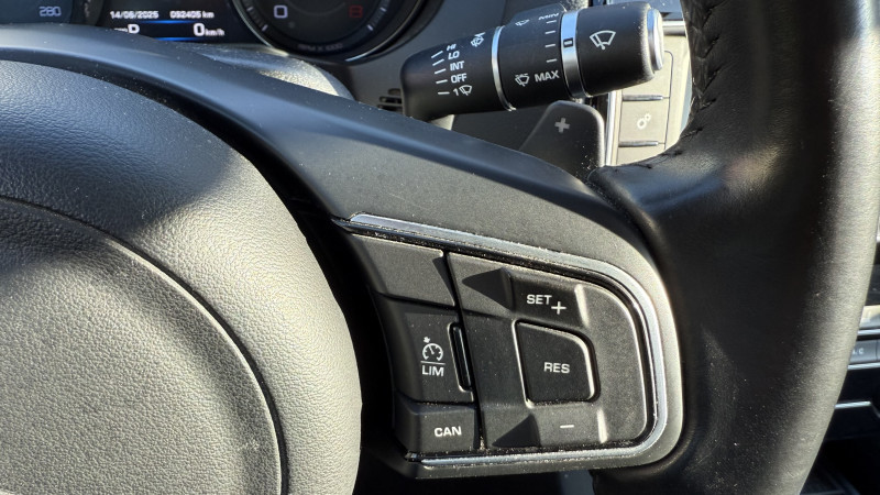 Photo 18 de l'offre de JAGUAR XE 2.0 240CH PURE BVA8 à 17990€ chez Cerran Automobile