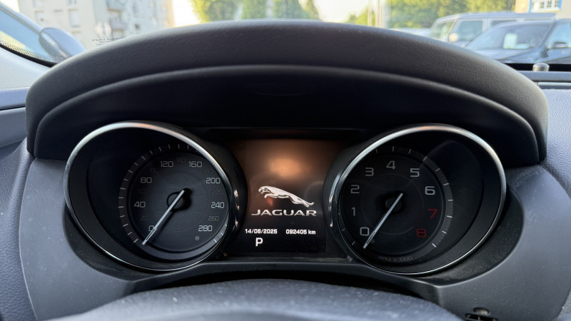Photo 22 de l'offre de JAGUAR XE 2.0 240CH PURE BVA8 à 17990€ chez Cerran Automobile