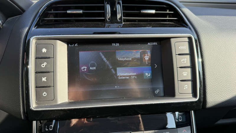 Photo 28 de l'offre de JAGUAR XE 2.0 240CH PURE BVA8 à 17990€ chez Cerran Automobile