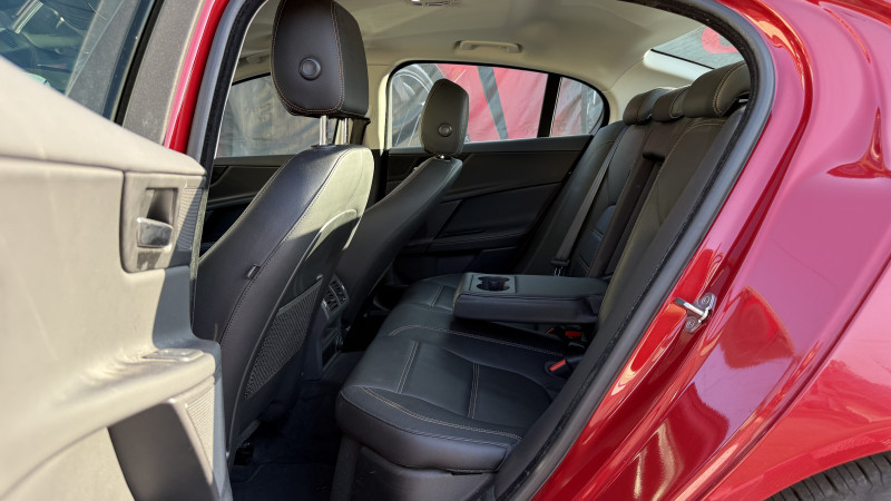Photo 5 de l'offre de JAGUAR XE 2.0 240CH PURE BVA8 à 17990€ chez Cerran Automobile