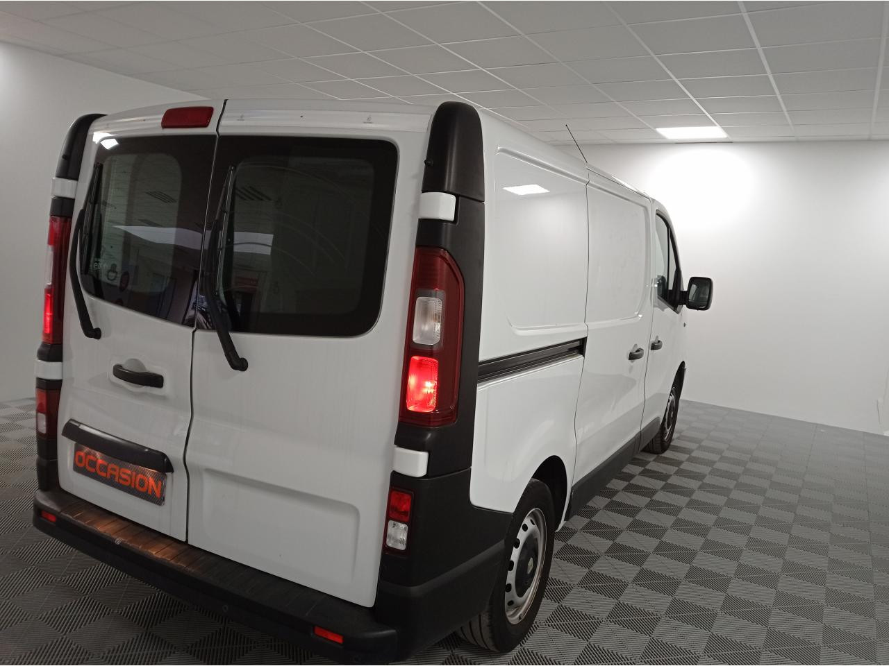 RENAULT TRAFIC 1.6 dCi 95cv Fourgon Confort L1H1 TVA RECUPERABLE -  NeufMoinsCher